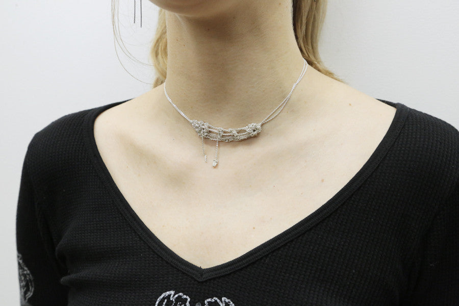 Clasped Bare Frame Necklace in Rose gold